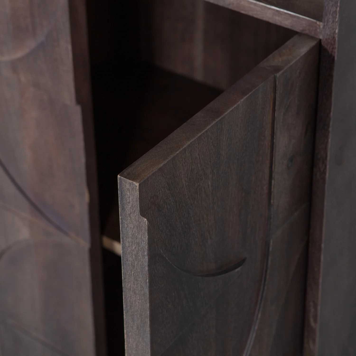 Draw 4-deurs opbergkast met open vak mango hout walnoot - Image 6